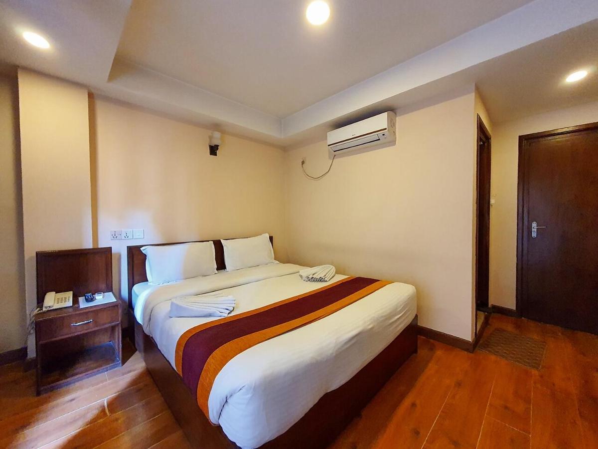 Hotel Everest Nepal Kathmandu Bagian luar foto