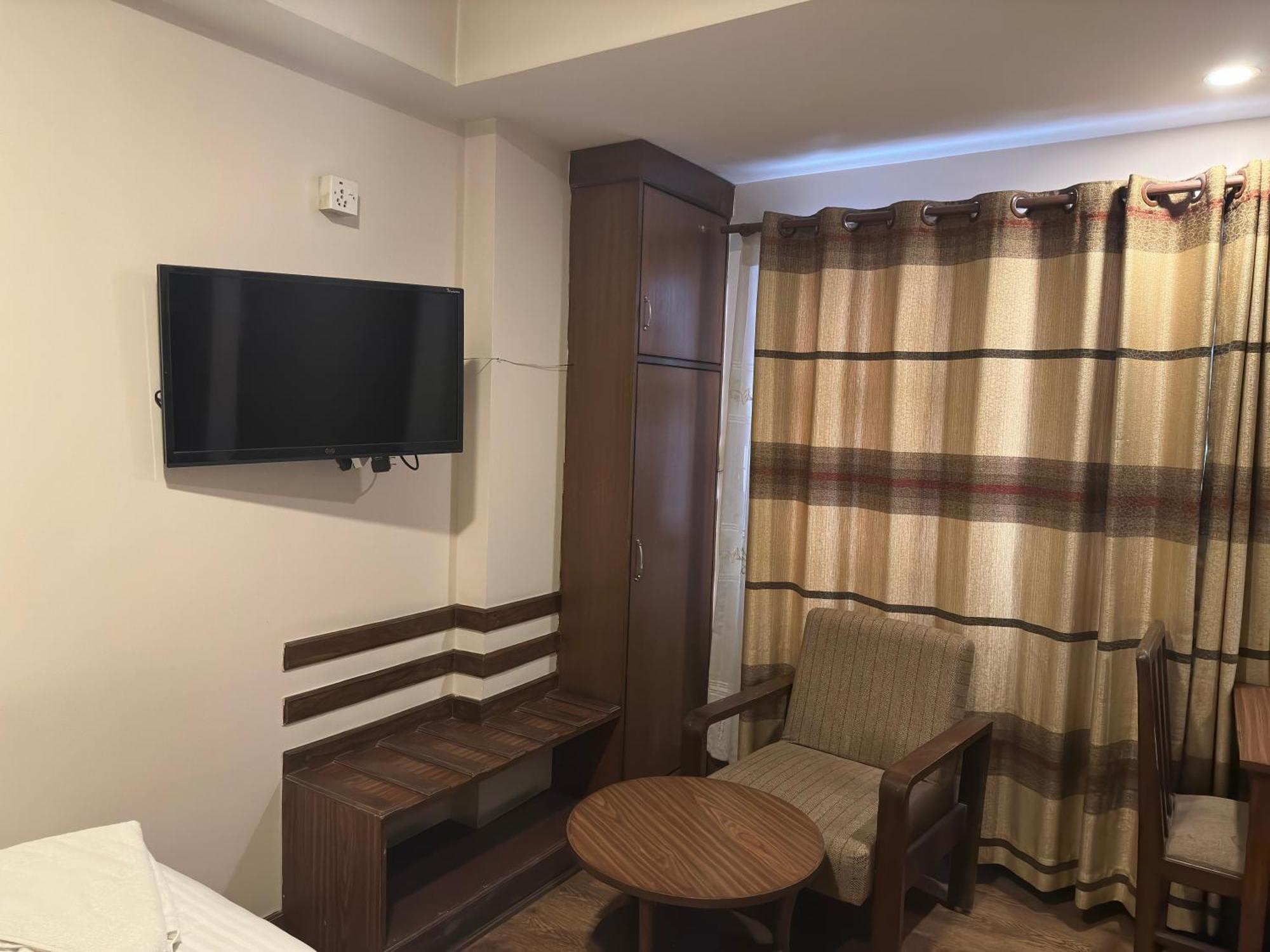 Hotel Everest Nepal Kathmandu Bagian luar foto