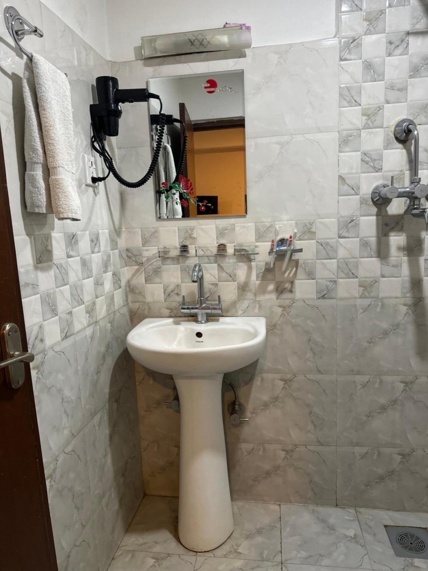Hotel Everest Nepal Kathmandu Bagian luar foto