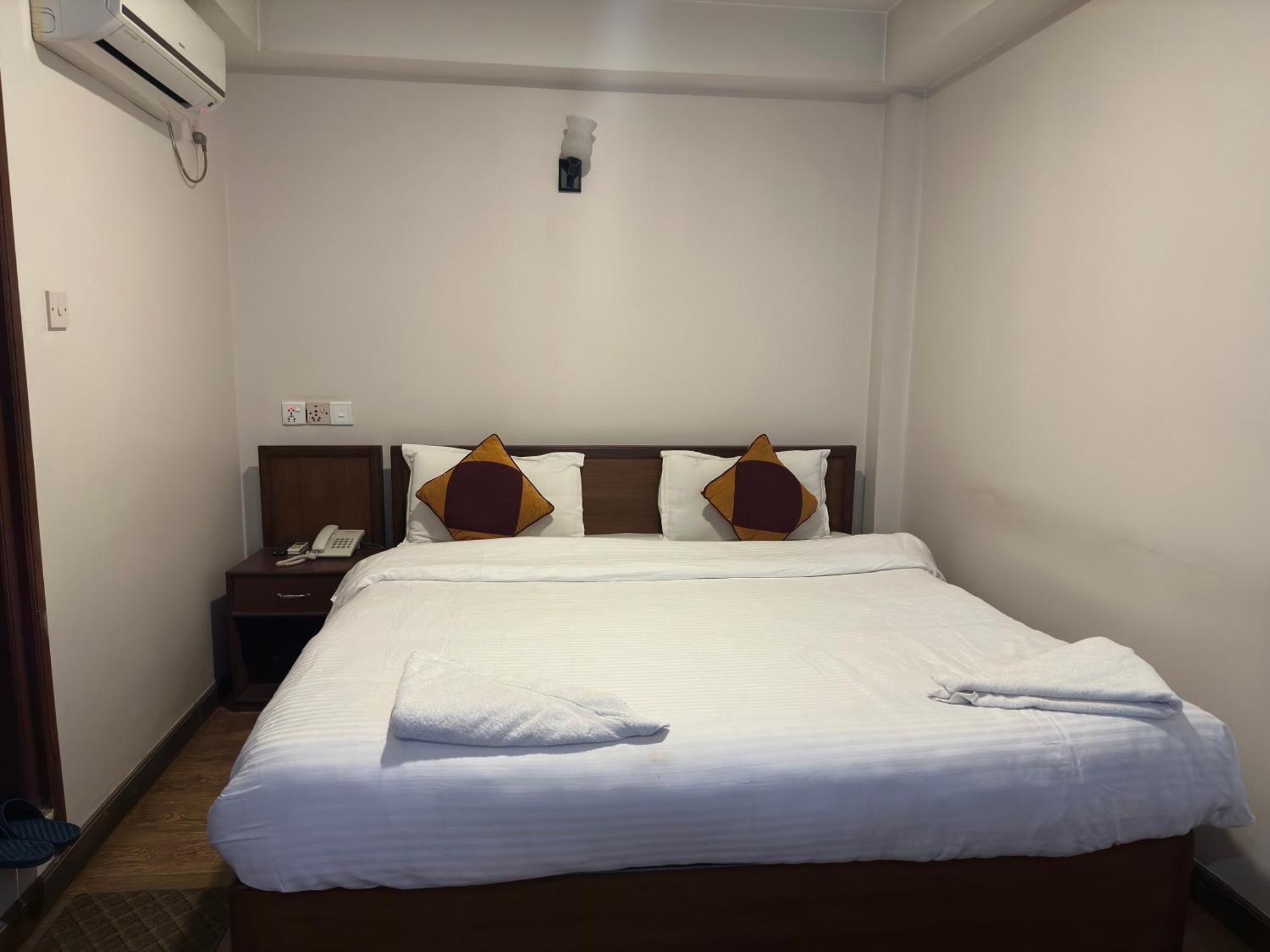 Hotel Everest Nepal Kathmandu Bagian luar foto
