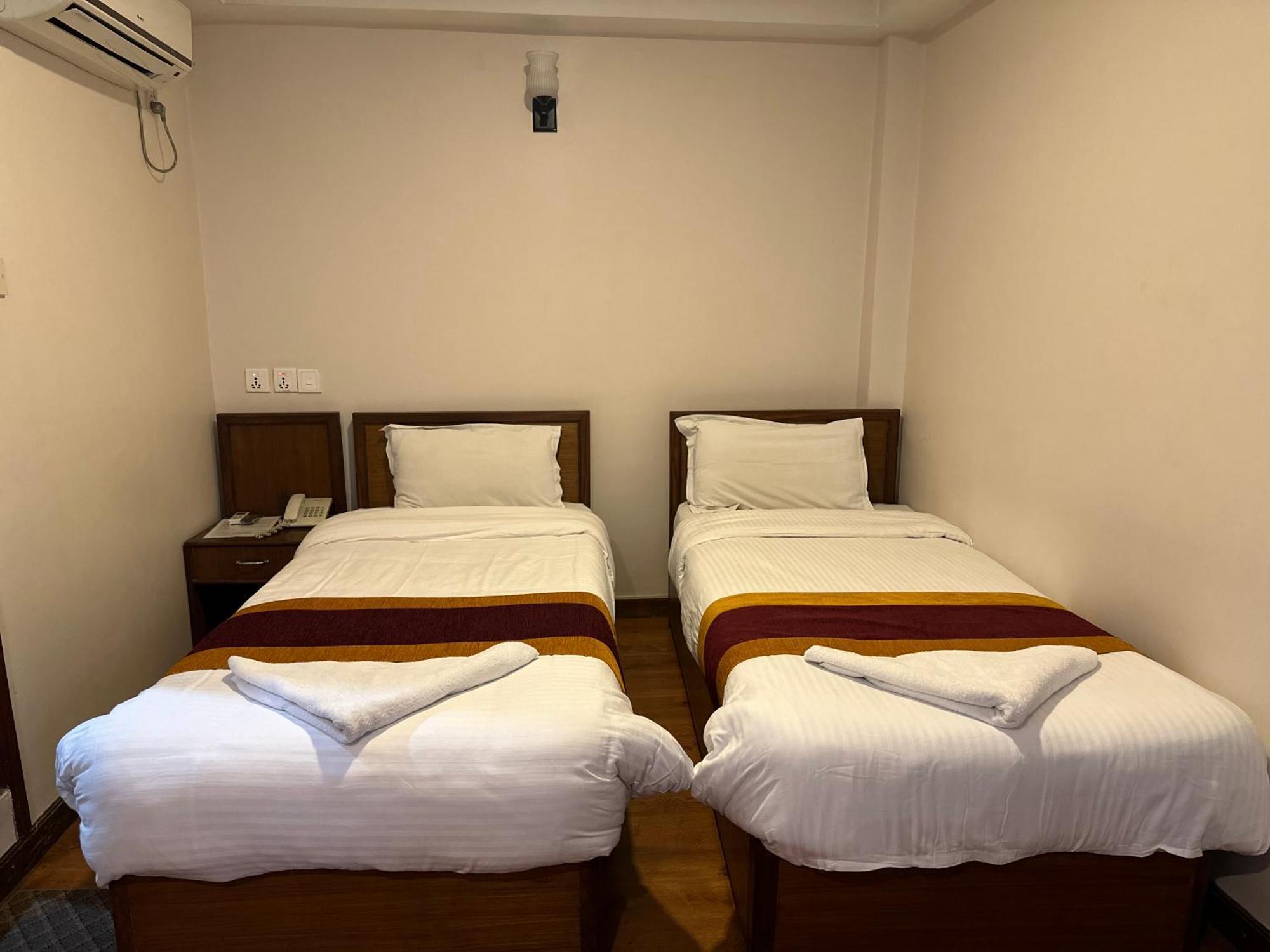 Hotel Everest Nepal Kathmandu Bagian luar foto