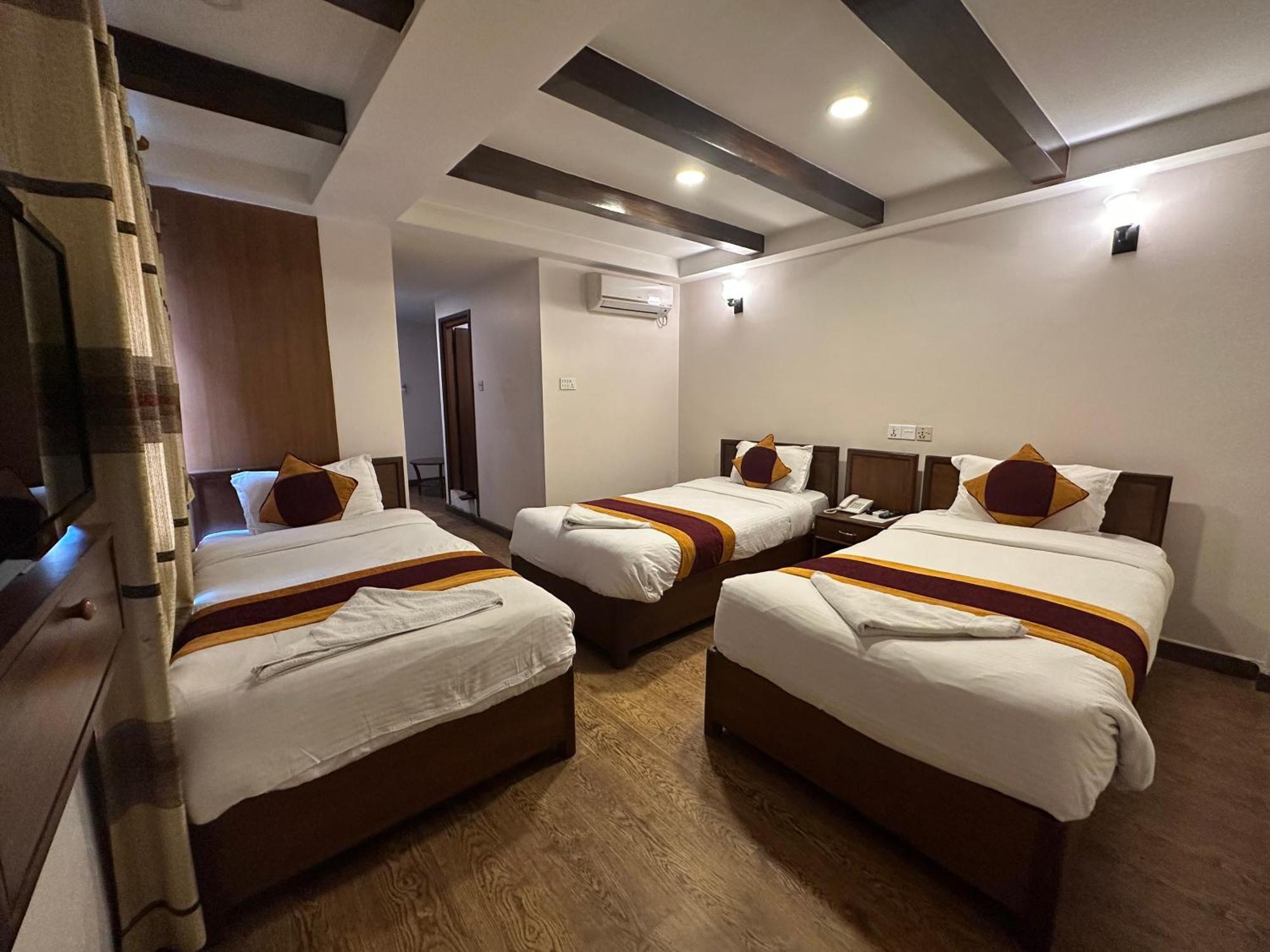 Hotel Everest Nepal Kathmandu Bagian luar foto