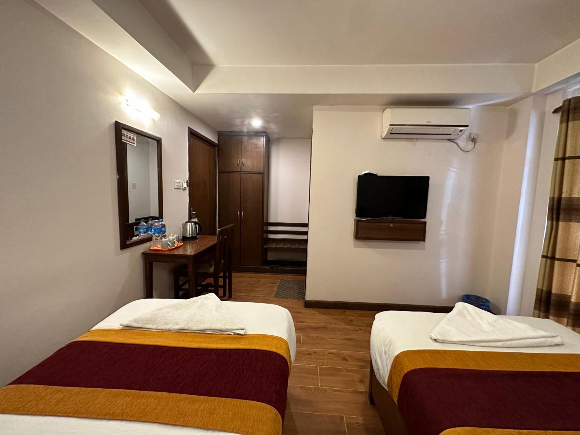 Hotel Everest Nepal Kathmandu Bagian luar foto