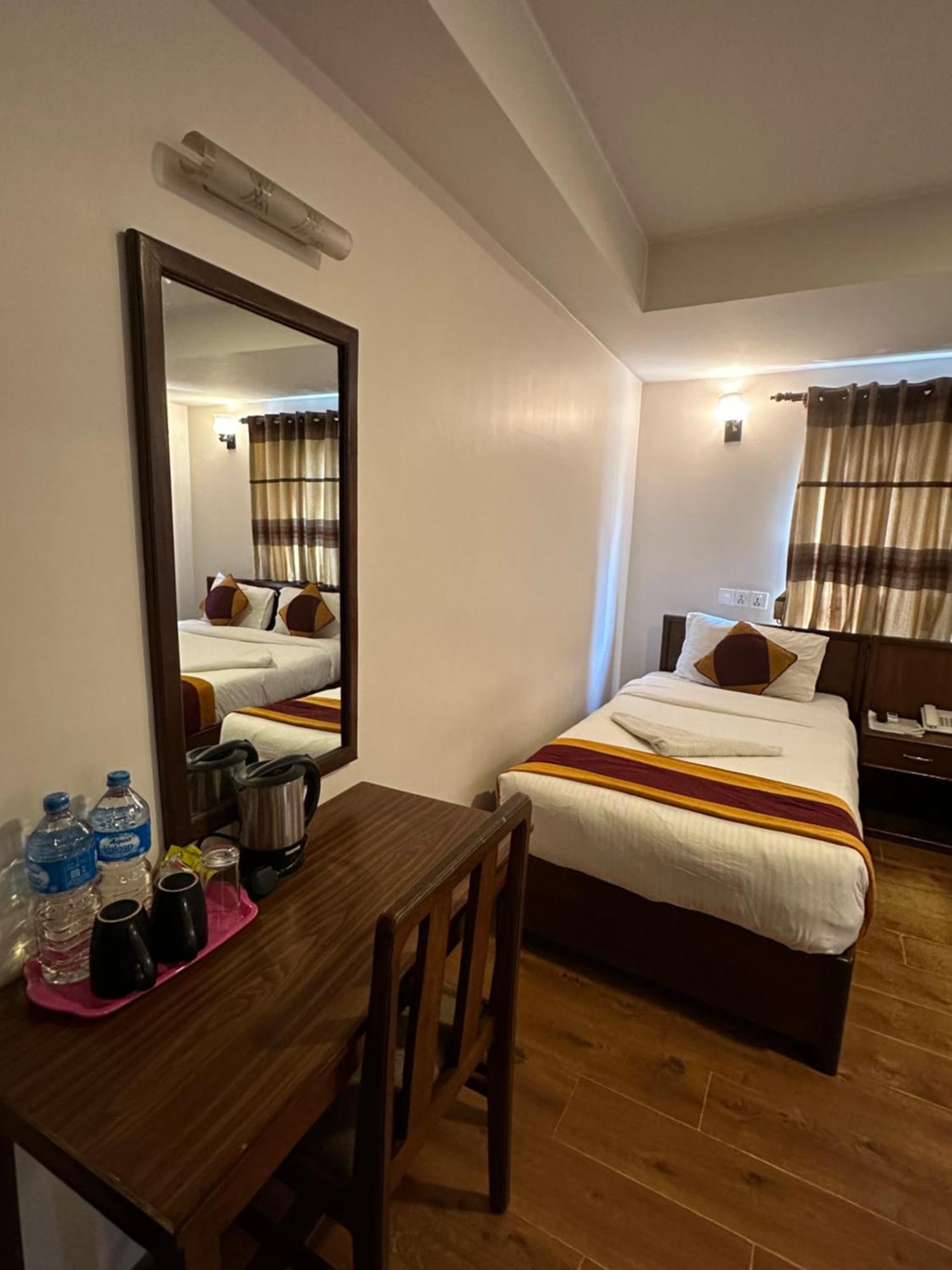 Hotel Everest Nepal Kathmandu Bagian luar foto